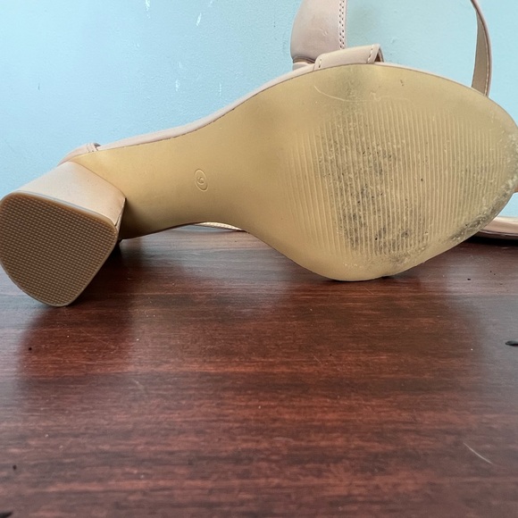 Lulus Kamali Light Nude Ankle Strap Heels
Minimalist strappy block heel. 9 - Picture 2 of 5